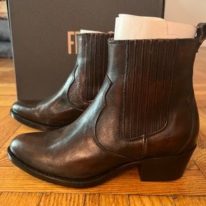FRYE Diana Chelsea Cognac heeled western boots